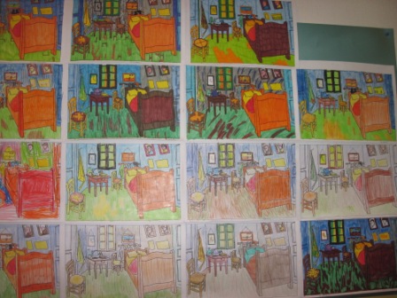 11. Pannello 1 con stanze di Van Gogh colorate con pastelli, pennarelli, pastelli a cera.