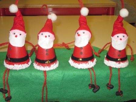 27. Vasetti di terracotta... trasformati in simpatici Babbi Natale